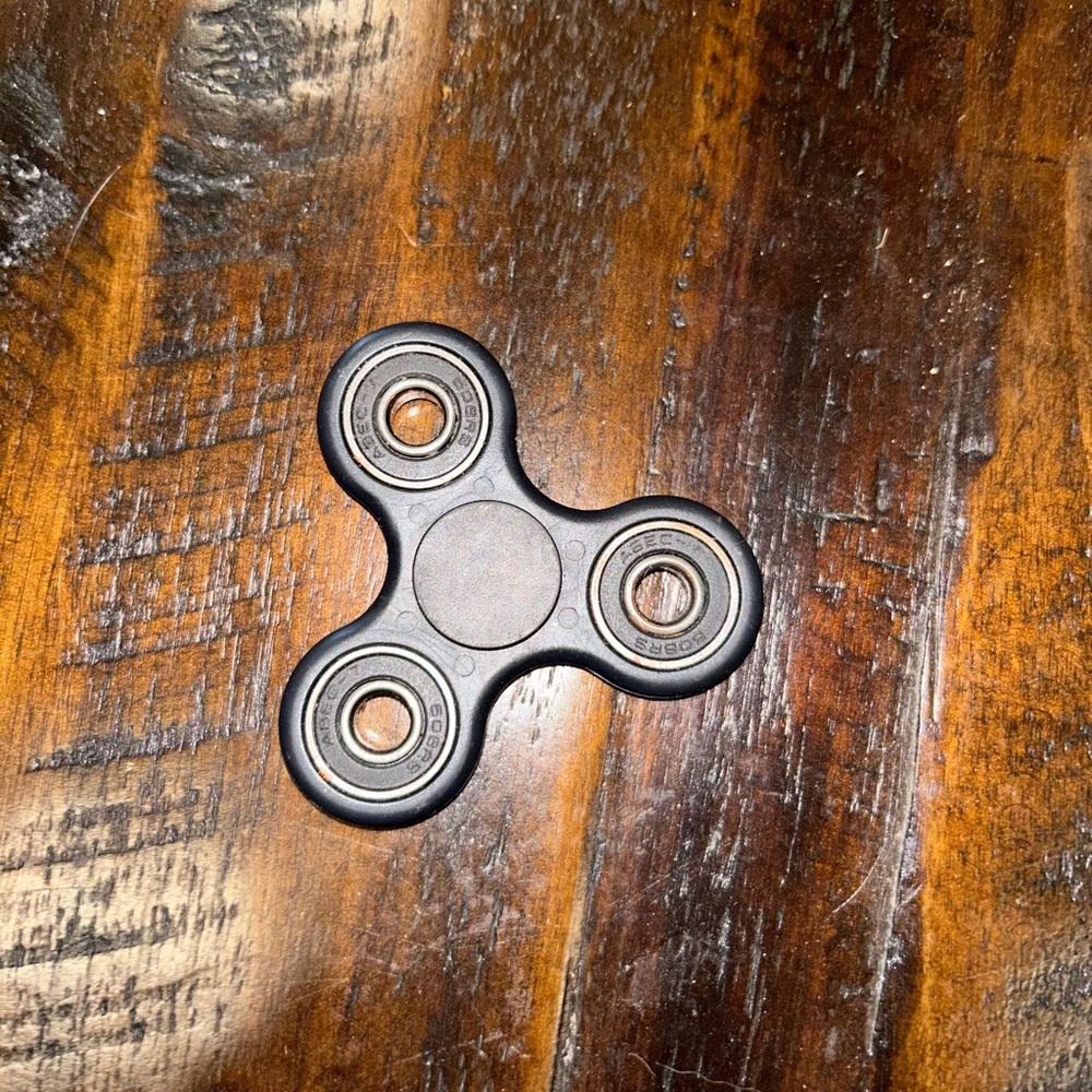 Metal fidget spinner (FREE WITH PURCHASE)